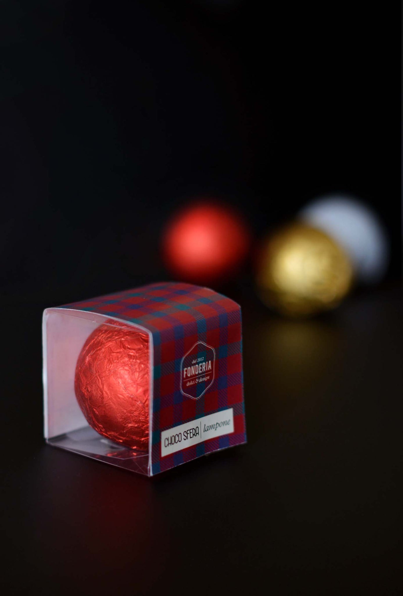 Choco sfera con perle di lamponi