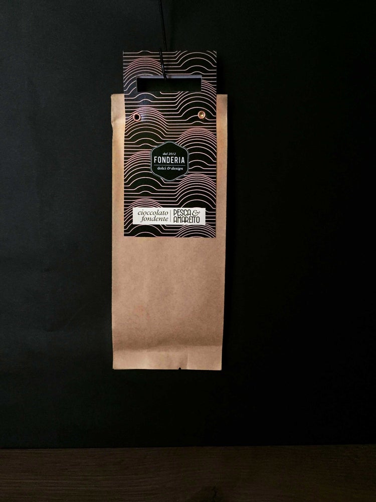 Dark chocolate bar / Peach & amaretto