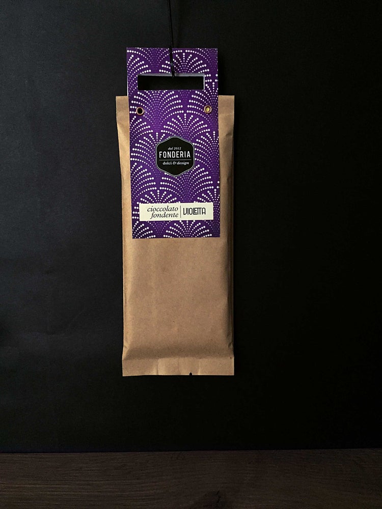 Dark chocolate / Violets